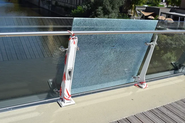 Commercial glass repair n Houston